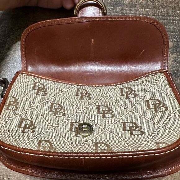 Dooney & Bourke Vintage Signature Wristlet - Picture 3 of 6